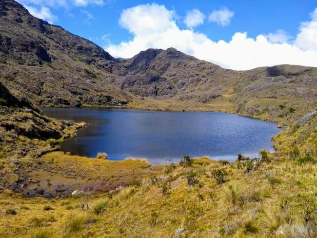 Laguna Santúrban, a lake in Santander, Colombia, near the area where Aris is developing the gold mining project, Soto Norte. (Wikimedia Commons/Rafael ayala castillo/CC BY-SA 4.0)