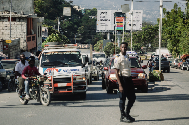 Fuel shortages, recently exacerbated by a gang blockade on distribution, has impacted hospitals and other aspects of daily life in Haiti. (2019, Francisco Proner / Farpa / CIDH / Flickr)