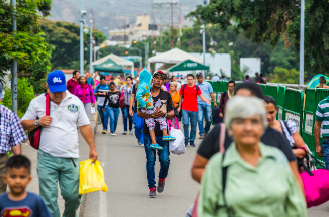 People walk to Colombia after leaving Venezuela on the Simón Bolívar Bridge, April 3, 2019. (UNHCR / Vincent Tremeau)