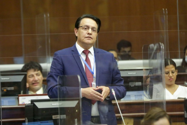 Ecuadorian Presidential candidate Fernando Villavicencio was assassinated last week ahead of the August 20 elections. Here Villavicencio addresses the National Assembly in 2021. (Fernando Lagla / Asamblea Nacional / CC BY-SA 2.0)