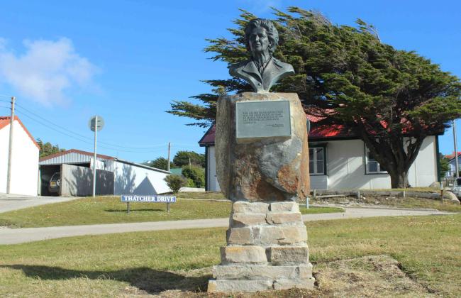 A bust of Margaret Thatcher in the town of Stanley in the Falklands/Malvinas Islands, 2015 (Miguel Barrientos)