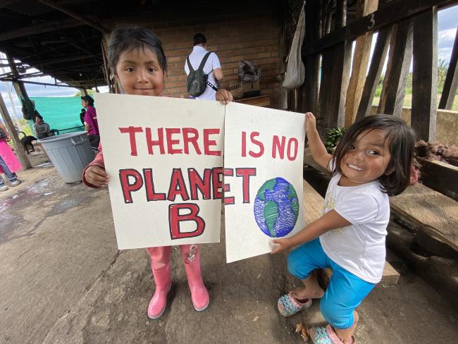 Children in the Misak encampment on the land occupation in Cajibío. Last year Smurfit Kappa used this slogan in its marketing for its recycled products. (Independent Colombian photojournalist)