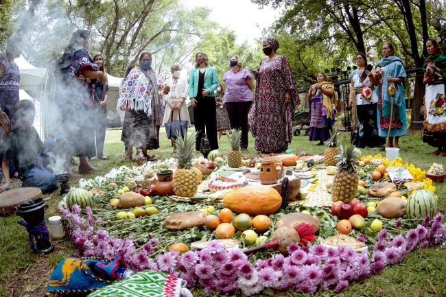 Indigenous women and midwives perform a Tlalmanalli ceremony in Mexico City in 2021. (UN Women / Dzilam Méndez / Flickr / CC BY-NC-ND 2.0)