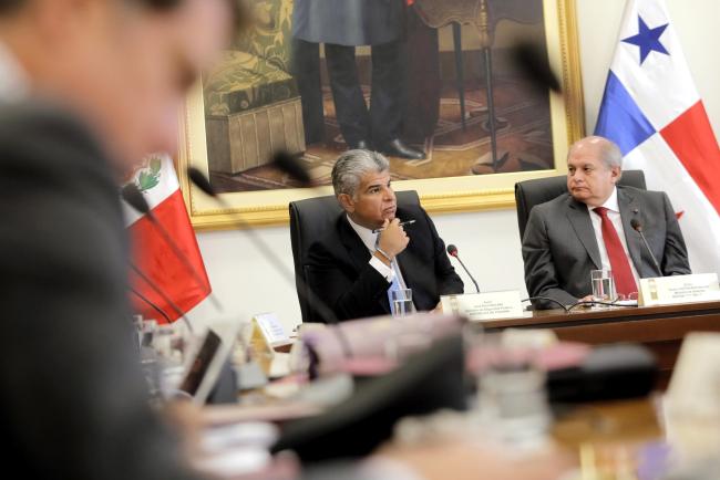 President-elect José Raúl Mulino (center) on an official state visit to Peru as public security minister in 2012. (Ministerio de Defensa del Peru / Wikimedia Commons / CC BY 2.0)