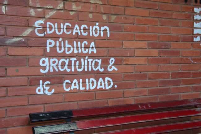 “Free and good quality public education” on the wall at the National University of Asunción’s Faculty of Architecture, Design and Art. (William Costa)