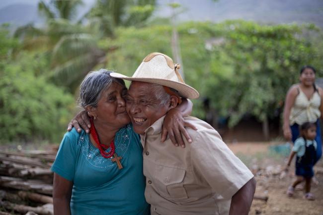 Two community members of Xayakalan embrace each other (Regina López)