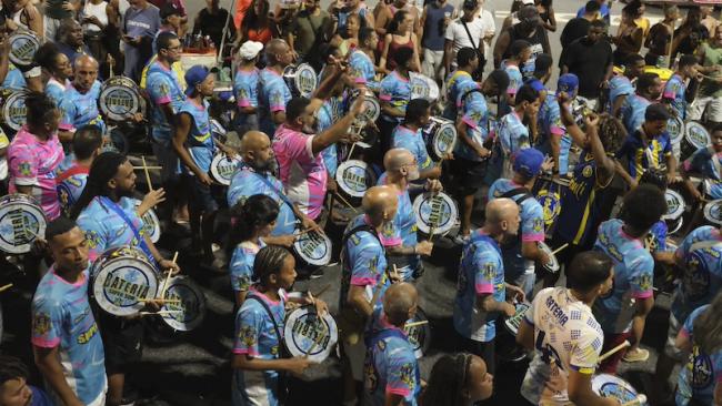 Paraíso do Tuiuti’s percussion wing parades during a rehearsal of the samba school’s Carnival parade in Rio de Janeiro on February 10, 2025. (Constance Malleret)