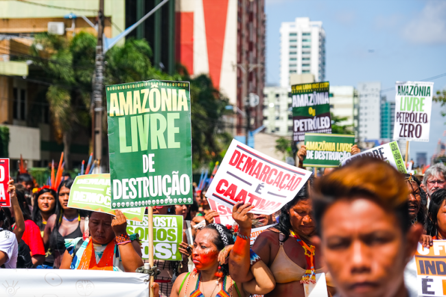 People march in Belém, Brazil, in defense of the Amazon, August 8, 2023. Messages on signs include "Amazon free of destruction and "Free Amazon, zero petroleum." (Cícero Pedrosa Neto / Amazônia Real)