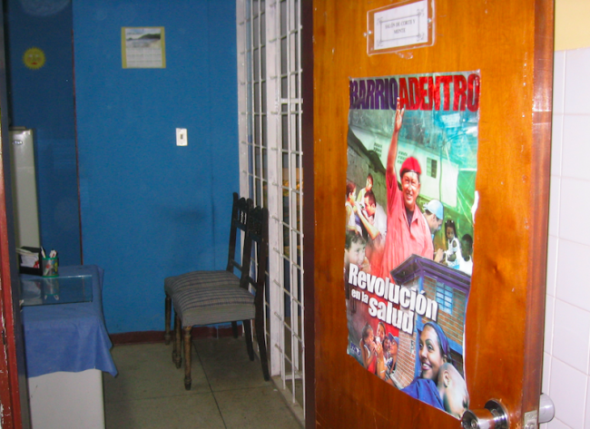 In a clinic in 2005, a poster reads: "Barrio Adentro, revolution in health." (DanielCon / CC BY-NC 2.0)