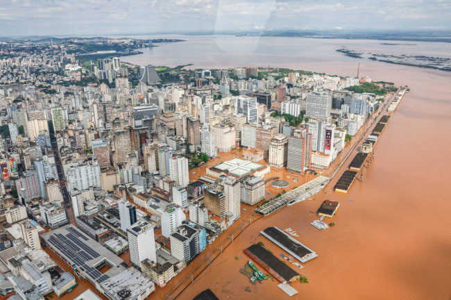 Scenes of Canoas, Rio Grande do Sul, captured as President Luiz Inácio Lula da Silva flies over areas affected by historic floods, May 5, 2024. (Ricardo Stuckert / PR / CC BY-ND 2.0 DEED)