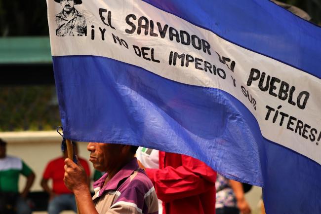 "El Salvador del pueblo ¡Y no del imperio y sus títeres!" (Foto por CISPES)