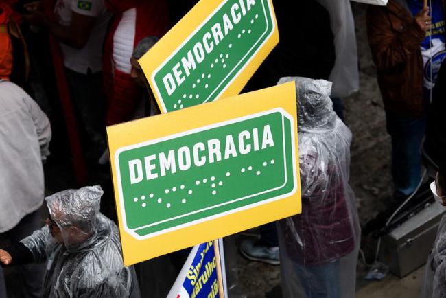 "Democracy." Thousands gather in São Paulo in defense of Brazilian democracy, August 11, 2022. (Annelize Tozetto / Mídia Ninja / Flickr / CC BY-NC 2.0)