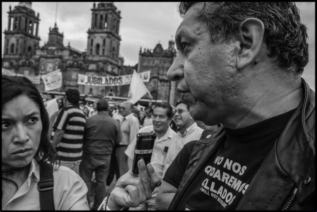 Humberto Montes de Oca in Mexico City's main square on the day President Calderon gave his annual speech about the state of the country, September 1, 2011. The protest was organized by unions including the Mexican Electrical Workers (SME). (David Bacon)