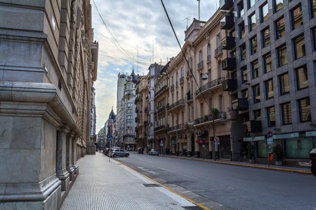 A street in the downtown Buenos Aires (Flickr/Klaus Balzano)