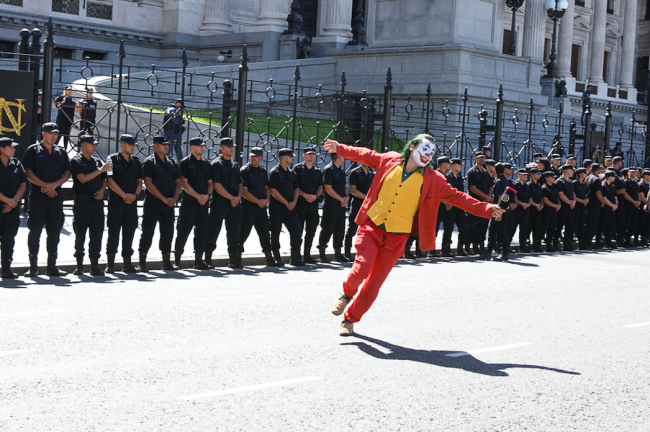 A demonstrator stages a performance outside Argentina’s National Congress during a national strike against President Javier Milei’s shock treatment, January 24, 2024. (Santiago Sito / CC BY-NC-ND 2.0 DEED)