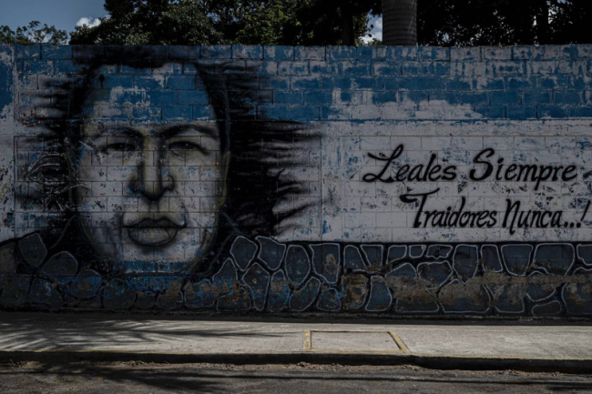 "Loyal always, traitors never!" reads a mural depicting the late Venezuelan President Hugo Chávez located near a polling station in western Caracas, 2024. (Marcelo Pérez del Carpio)