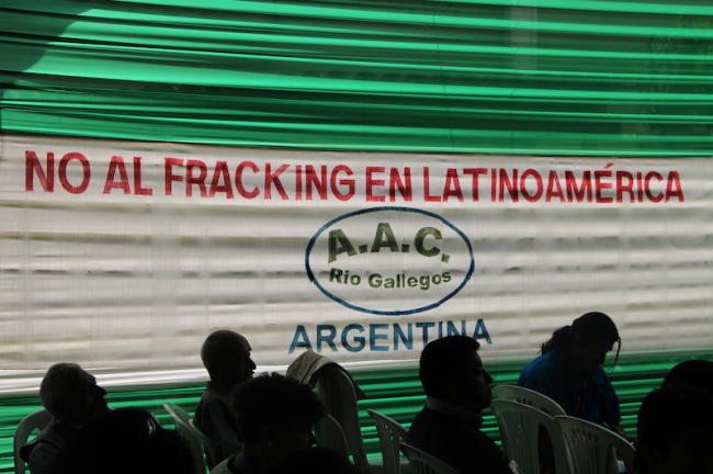 "No al fracking en Latinoamérica" en el Cumbre de los Pueblos, Lima, Péru, 2014. (Heinrich Böll Stiftung Ciudad de México / CC BY-SA 2.0)