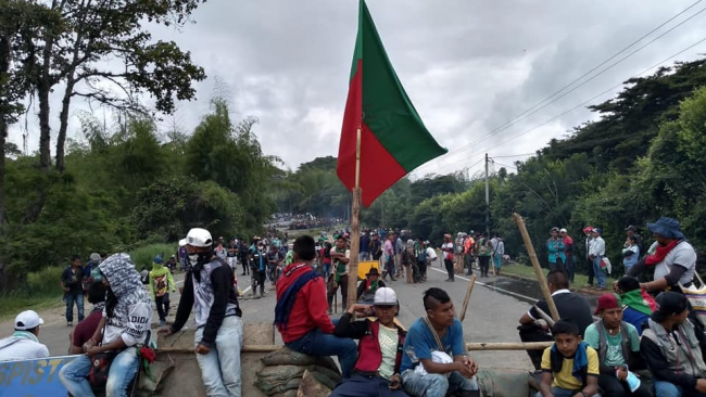 El bloqueo minguero en la vía Panamericana. (Consejo Regional Indígena del Cauca CRIC)