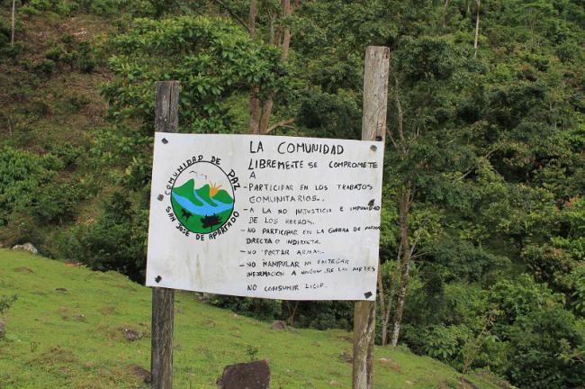 A sign showcasing the principles of the Peace Community of San Jose de Apartadó (Photo by FORPP)