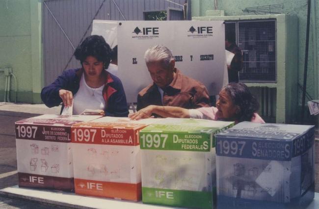 Voters submit their ballots for the 1997 midterm elections (Museo Archivo de la Fotografía Mexico) 